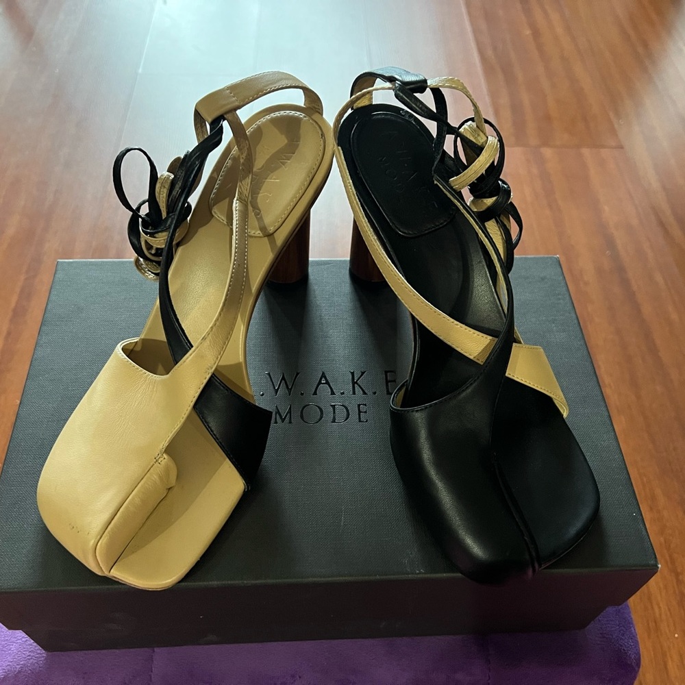AWAKE Mode Geraldine sandals with ankle ties